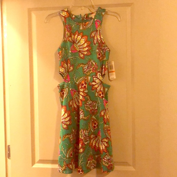 floral green dress - Picture 2 of 5